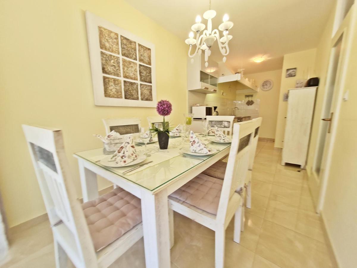 Beach Apartment Ivana Omiš Kültér fotó