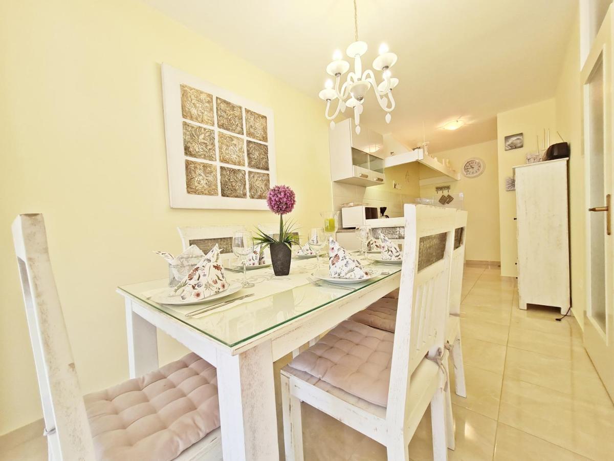 Beach Apartment Ivana Omiš Kültér fotó
