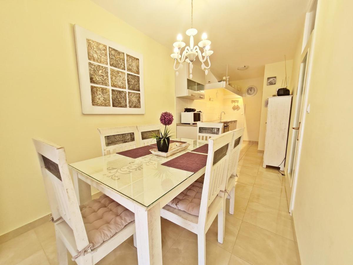 Beach Apartment Ivana Omiš Kültér fotó