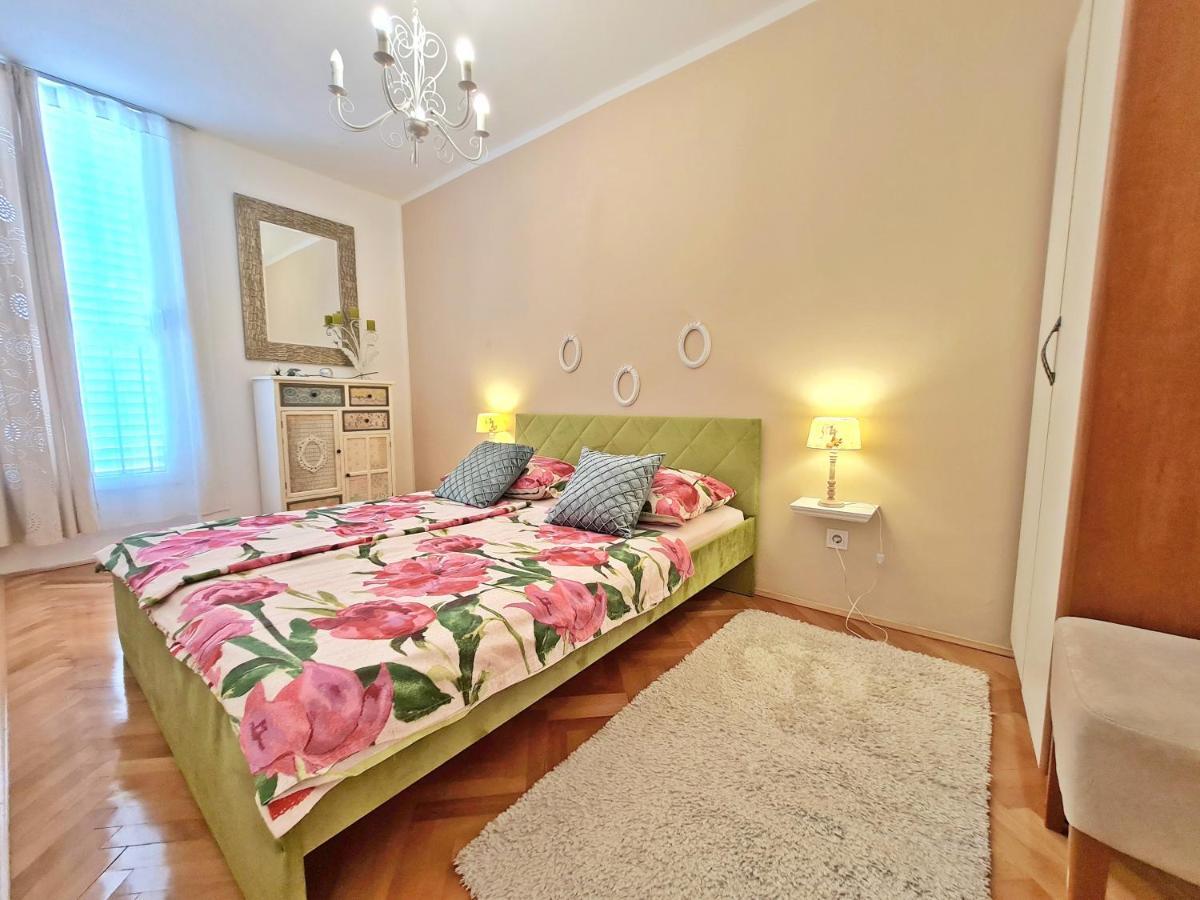 Beach Apartment Ivana Omiš Kültér fotó